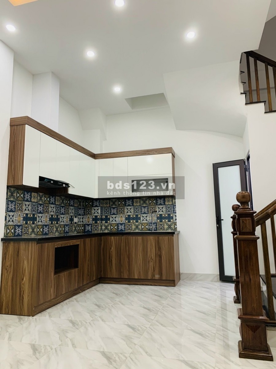 Bán nhà nguyên căn. Villa ngay cạnh BigC Long Biên, thiết kế 5 tầng đúc, lhcc