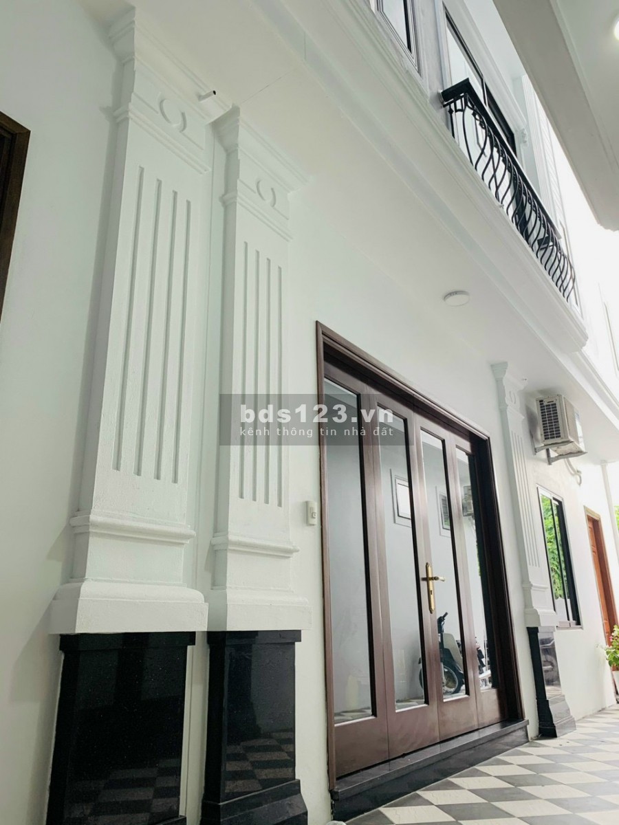 Bán nhà nguyên căn. Villa ngay cạnh BigC Long Biên, thiết kế 5 tầng đúc, lhcc