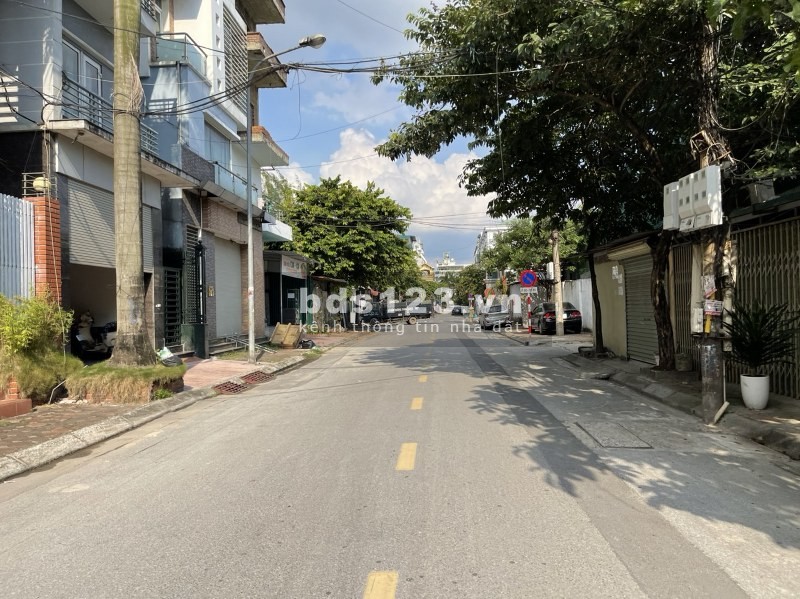 Bán mảnh đất diện tích 43m2 tại Phú Viên, Bồ Đề, đường ô tô tránh nhau thoải mái.