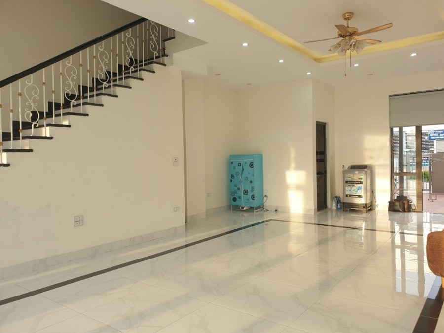 Bán căn 3 tầng đã hoàn thiện sát bên Ninh Hiệp, có đường nội bộ sau nhà 6m