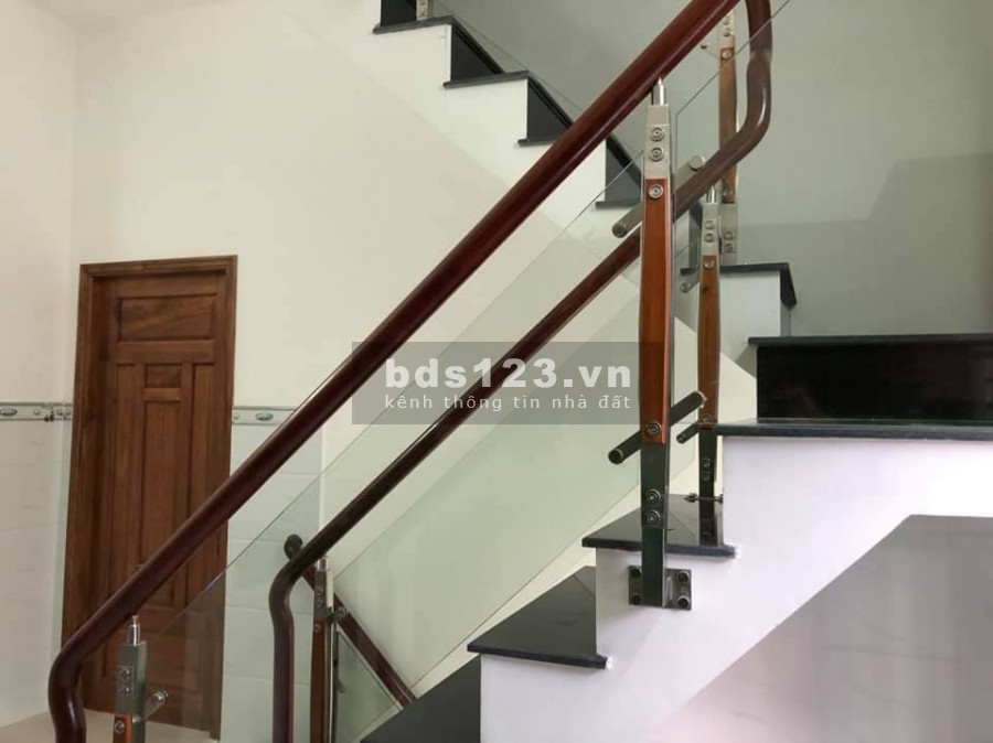 Nhà bán cách mặt tiền 2 căn, Hoàng Xuân Nhị, Phú Trung Tân Phú, 40m2, 4.35 tỷ