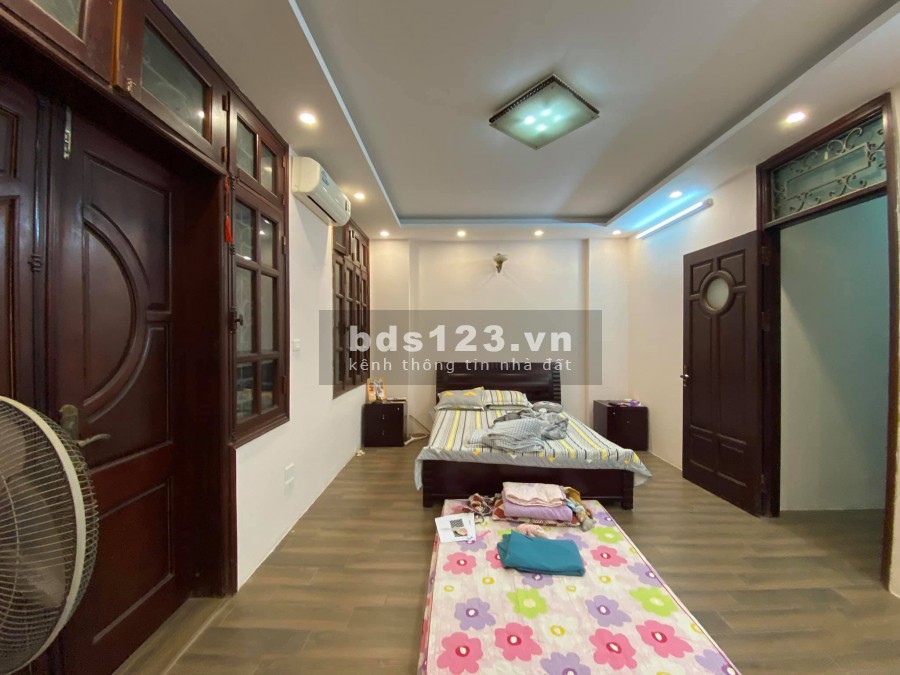 Hot Hot Bán nhà đối diện Royall City, khu phân lô, ngõ rộng 48m2, 3.95 tỷ