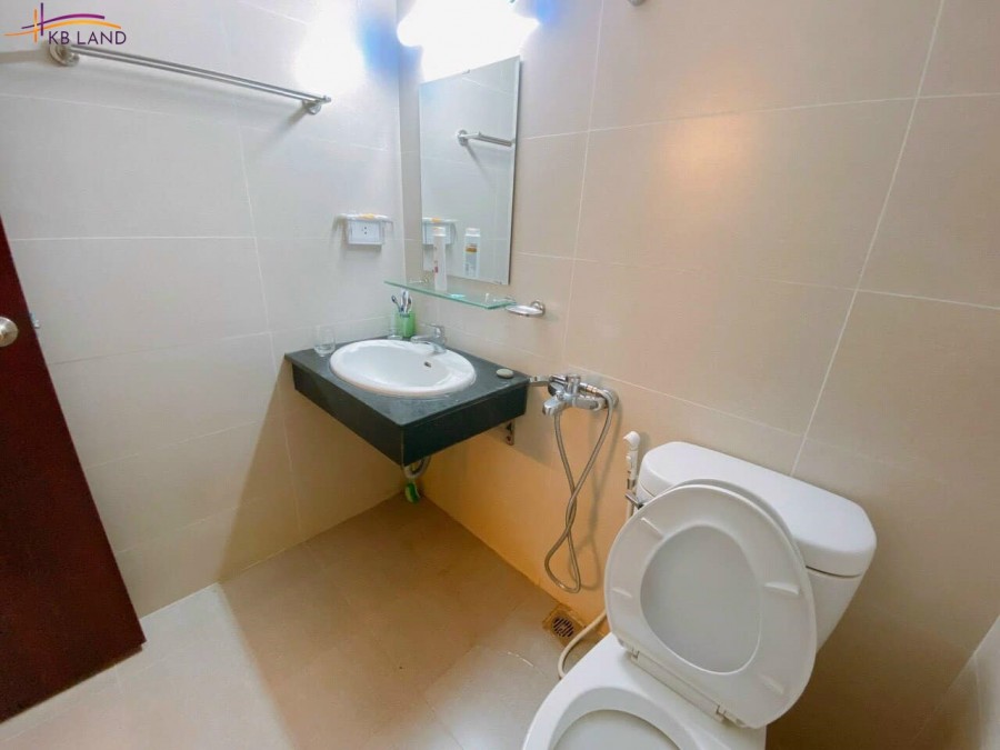 Bán CHDV Trần Thái Tông, dt 114m2x9T, 18 căn hộ, ôtô, DT 185tr/tháng, giá bán 29 tỷ