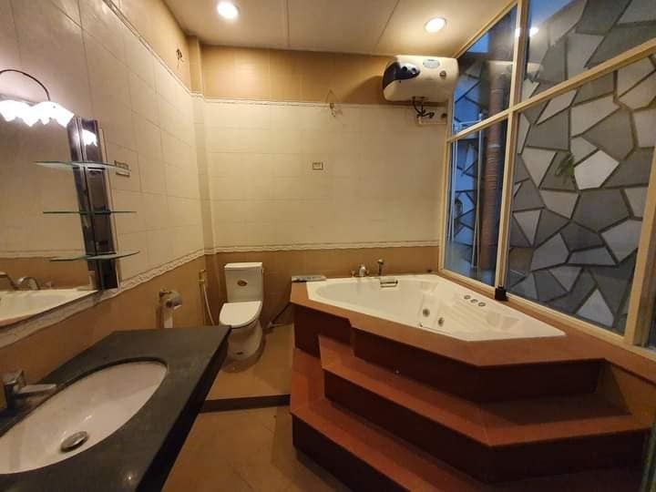 Siêu phẩm Nhà đẹp kinh doanh Hoàng Ngân, sổ đỏ cất két, giao dịch trong ngày