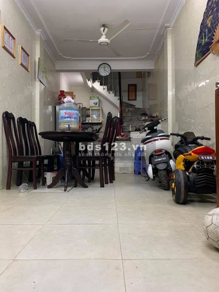Hót! Bán gấp nhà ngõ Văn Chương Tôn Đức Thắng, dt 30m2, 6 tầng, cách phố 50m, giá rẻ