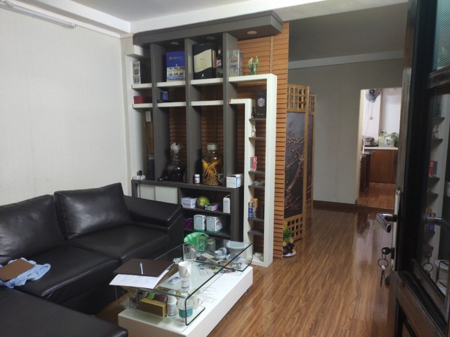 Chủ Nhà Nhờ Bán Hộ Tập Thể Nguyên Hồng T1 ô tô kinh doanh dt 70m2 giá 2 tỷ 2 lh 0962296916.