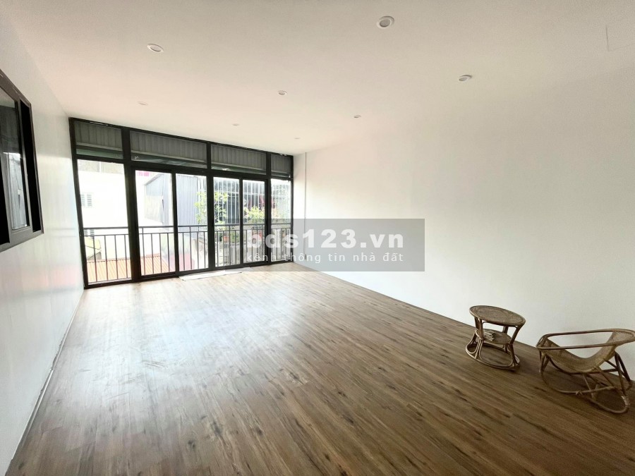 Phố 8/3 ô tô đỗ cửa nội thất 5 sao, kinh doanh đỉnh thoáng trước sau, 4 tầng đúc