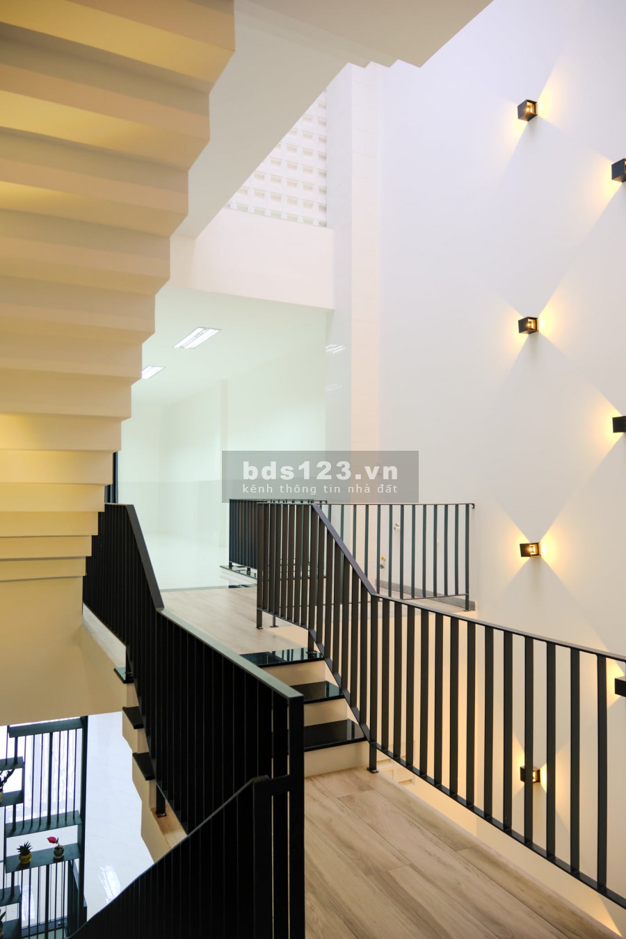 Bán nhà Quận 2 gần Nguyễn Thị Định diện tích 80m2 đúc 4 tầng giá bán 5 tỷ 8