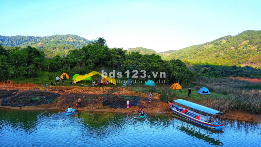 Quỹ đất hiếm ven hồ Tây Di Linh, tiện ích đủ, vị trí đắc địa, xe vào tận nơi, sổ sẵn