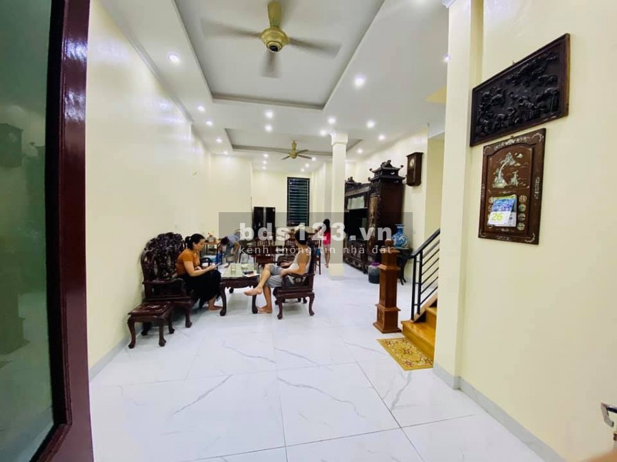 Bán nhà Mặt Ngõ Kim Giang Kinh Doanh tốt xấp xỉ 4 tỷ - 5 Tầng mới đẹp