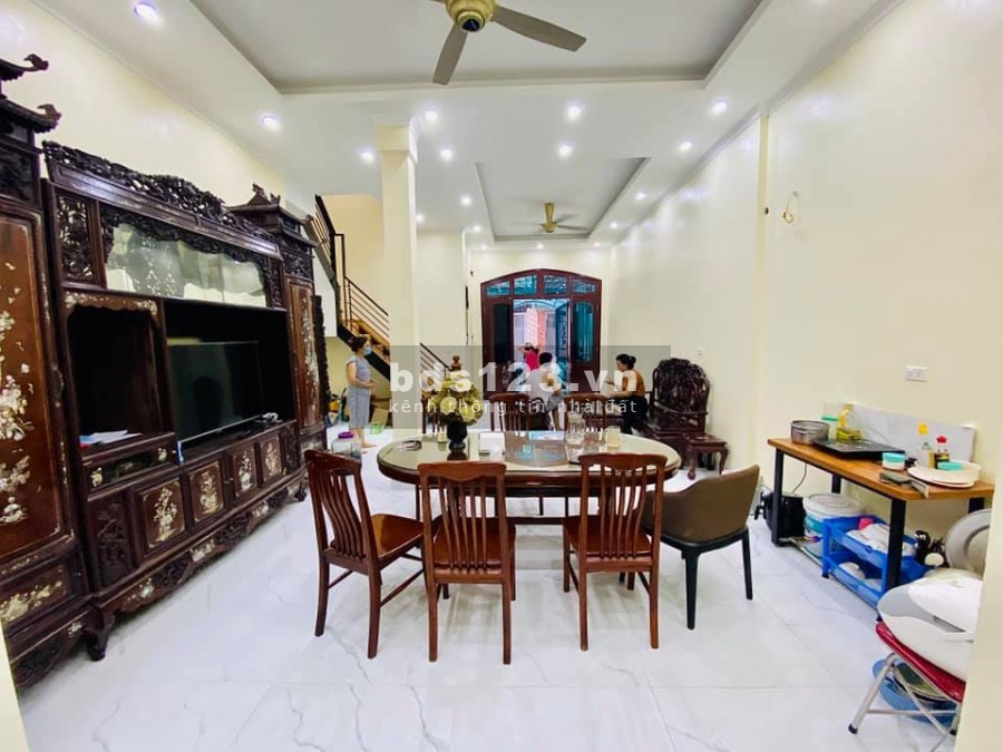 Bán nhà Mặt Ngõ Kim Giang Kinh Doanh tốt xấp xỉ 4 tỷ - 5 Tầng mới đẹp