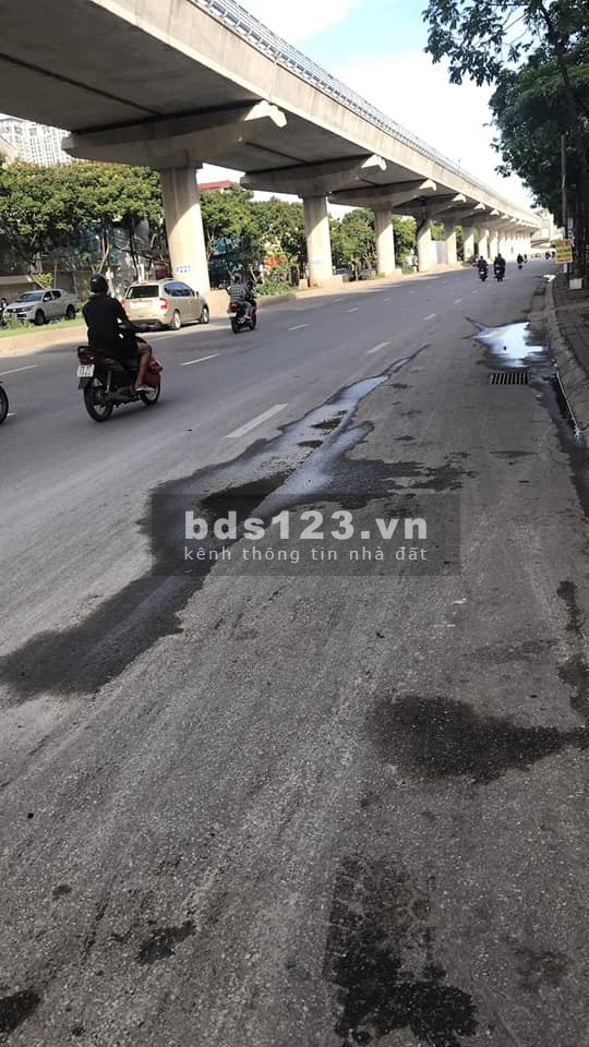 Bán nhà nguyên căn mới lung linh Hồ Tùng Mậu, đt 33m2, 5 tầng, mt 4m giá 4.7 tỷ, lh 0975513371