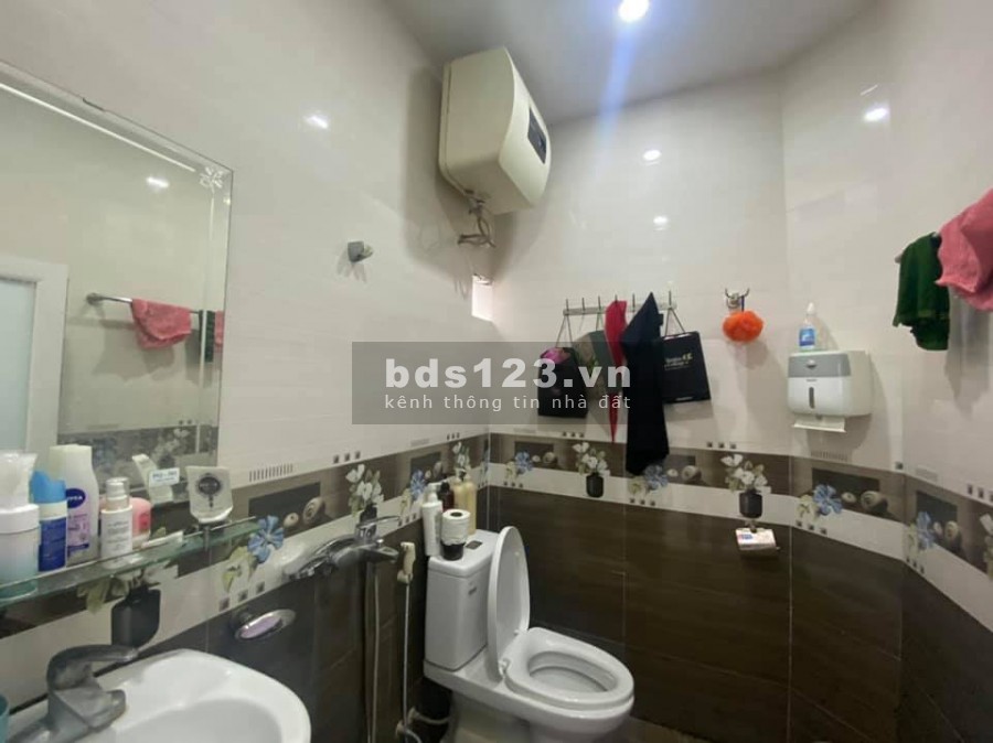 Nhà cần bấn gáp diện tích 110m2, giá 5x tỷ Trương Định, Hoàng Mai, gần phố, ô tô vào nhà