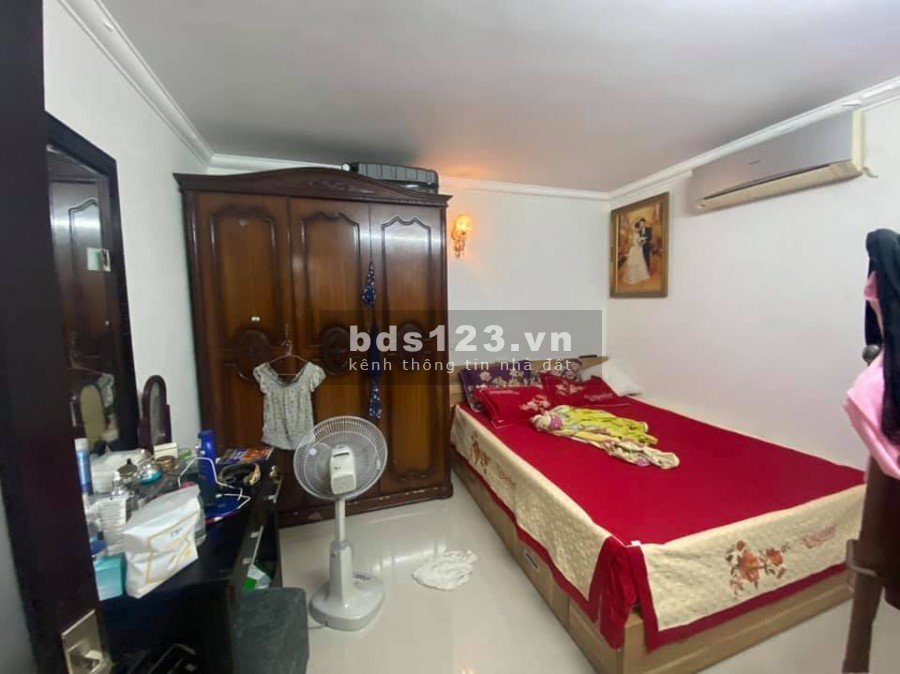 Nhà cần bấn gáp diện tích 110m2, giá 5x tỷ Trương Định, Hoàng Mai, gần phố, ô tô vào nhà