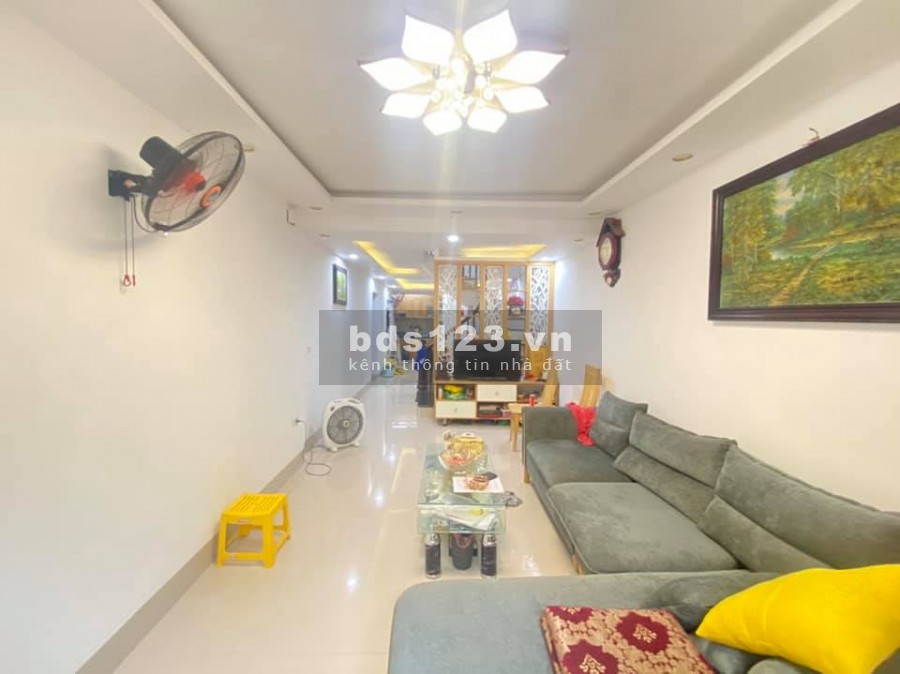 Nhà cần bấn gáp diện tích 110m2, giá 5x tỷ Trương Định, Hoàng Mai, gần phố, ô tô vào nhà