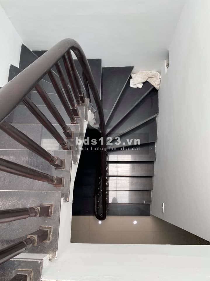 Nhà cần bấn gáp diện tích 110m2, giá 5x tỷ Trương Định, Hoàng Mai, gần phố, ô tô vào nhà
