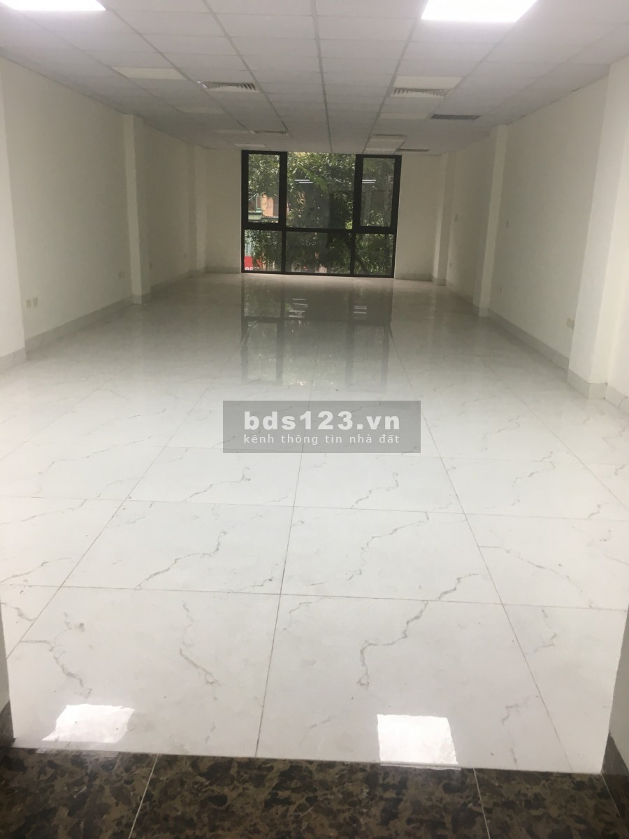 Cho thuê văn phòng mặt phố Hoàng Văn Thái mặt tiền rộng hơn 6 m dt mỗi sàn 120m2 để xe tầng 1
