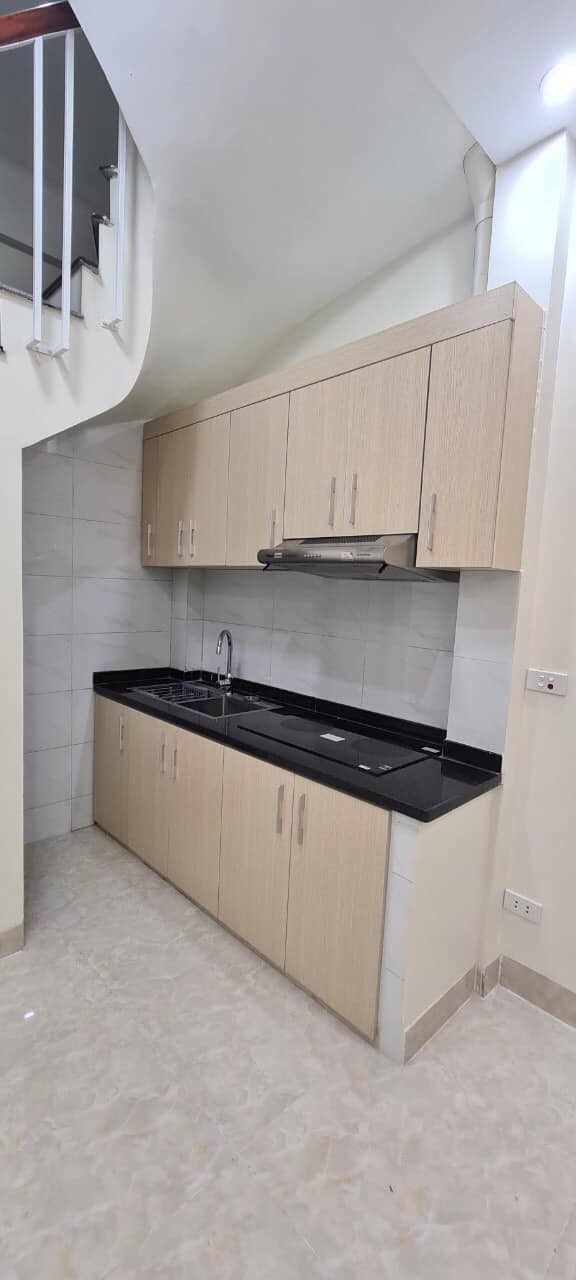 Chủ Nhà Nhờ Bán Hộ Tập Thể Nguyên Hồng T1 ô tô kinh doanh dt 70m2 giá 2 tỷ 2 lh 0962296916.
