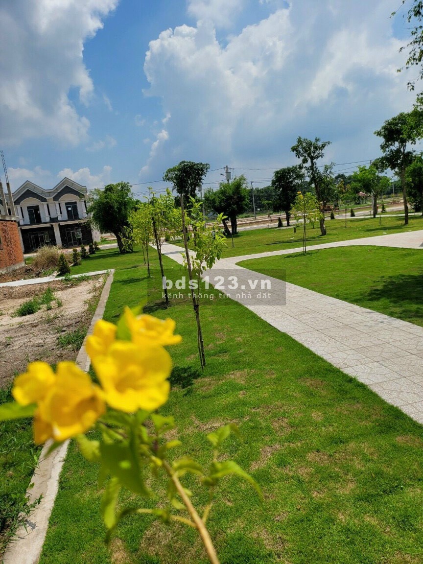 Bán đất ngay trung tâm hành chánh huyện, tiện ích đủ, pháp lí chuẩn, giá thoả thuận chính chủ