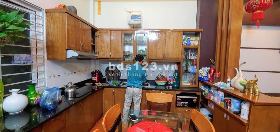 Bán nhà đẹp ở ngay, mặt phố 68 Nguyễn Văn Linh, dt 50m2, giá 4.5 tỷ, ô tô vào nhà