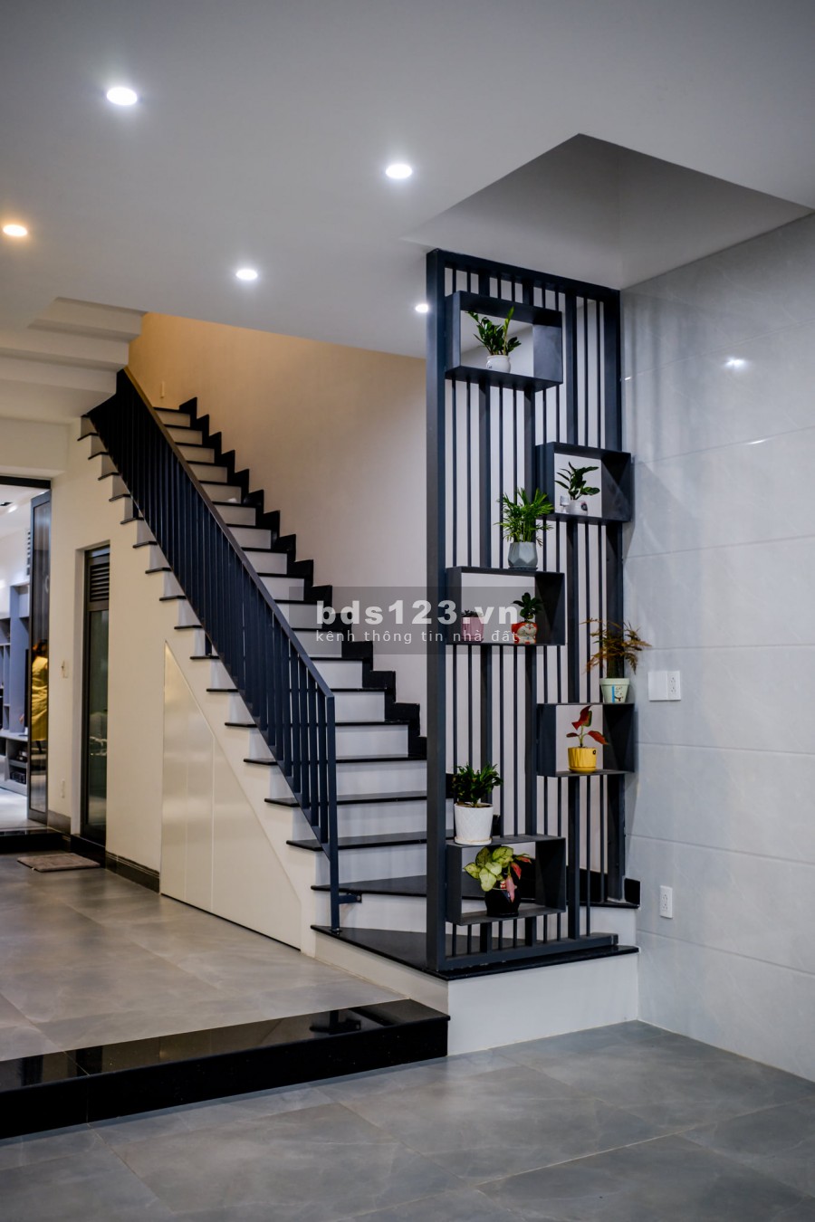 Bán nhà Quận 2 gần Nguyễn Thị Định diện tích 80m2 đúc 4 tầng giá bán 5 tỷ 8
