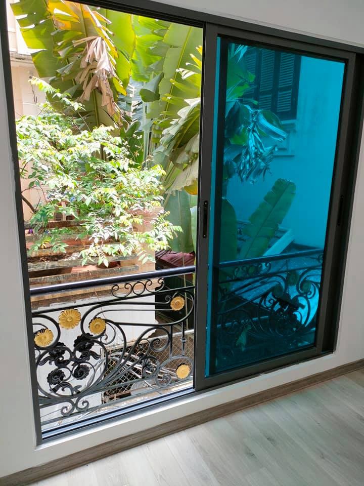 Bán nhà chính Xuân La, dt 40m2, 5 tầng mt 3,5m, gần phố, giá 4.4 tỷ, Tây Hồ