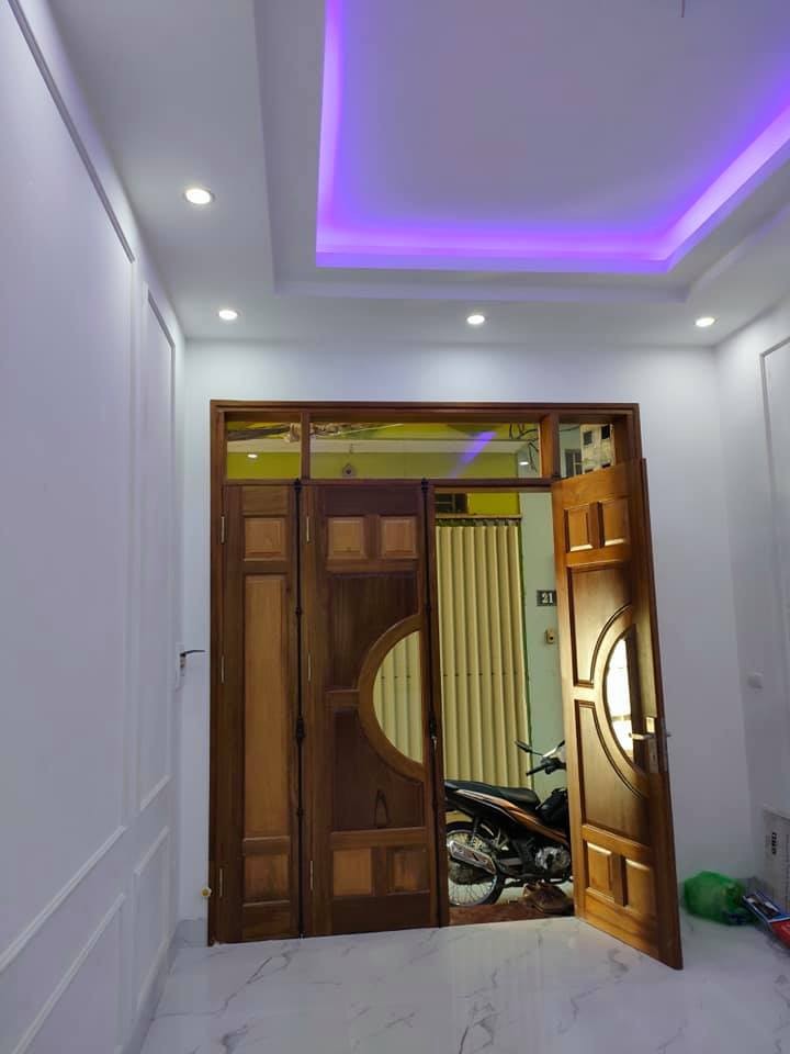 Bán nhà chính Xuân La, dt 40m2, 5 tầng mt 3,5m, gần phố, giá 4.4 tỷ, Tây Hồ