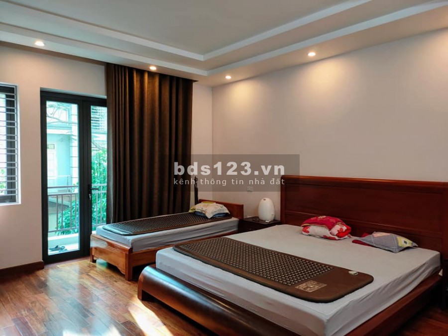 Nhà đẹp lô góc kinh doanh tại Ngọc Lâm Long Biên, đt 70m2 5 tầng, mt 7.5m, giá bán 8.9 tỷ