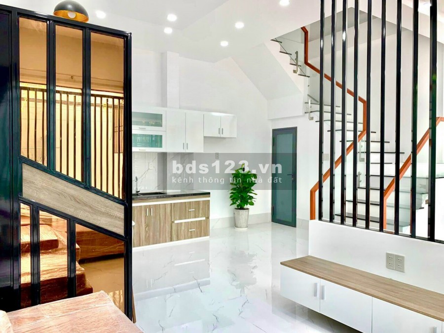 Bán nhà nguyên căn 1 trệt 2 lầu thiết kế hiện đại nằm ngay trung tâm thành phố Cần Thơ