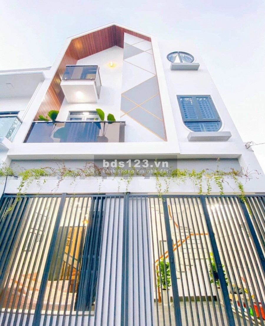 Bán nhà nguyên căn 1 trệt 2 lầu thiết kế hiện đại nằm ngay trung tâm thành phố Cần Thơ