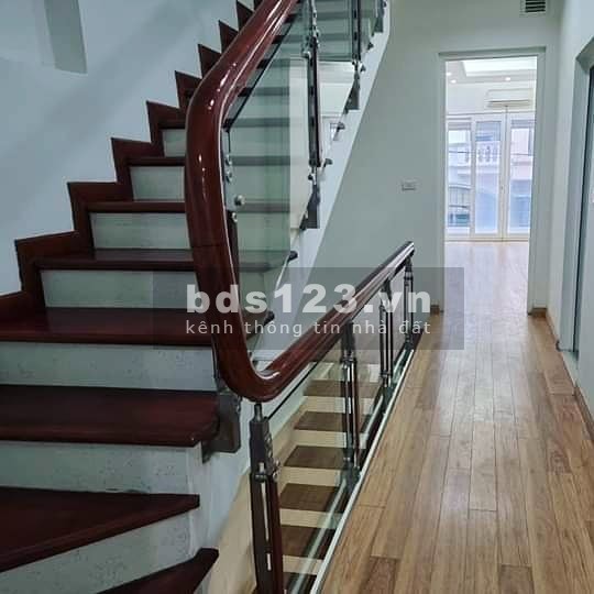 Bán nhà đường Tôn Thất Tùng, Đống Đa, lô góc, 40m2, 4 tầng, MT hơn 6m chỉ 4.05 tỷ, lh 0368781929