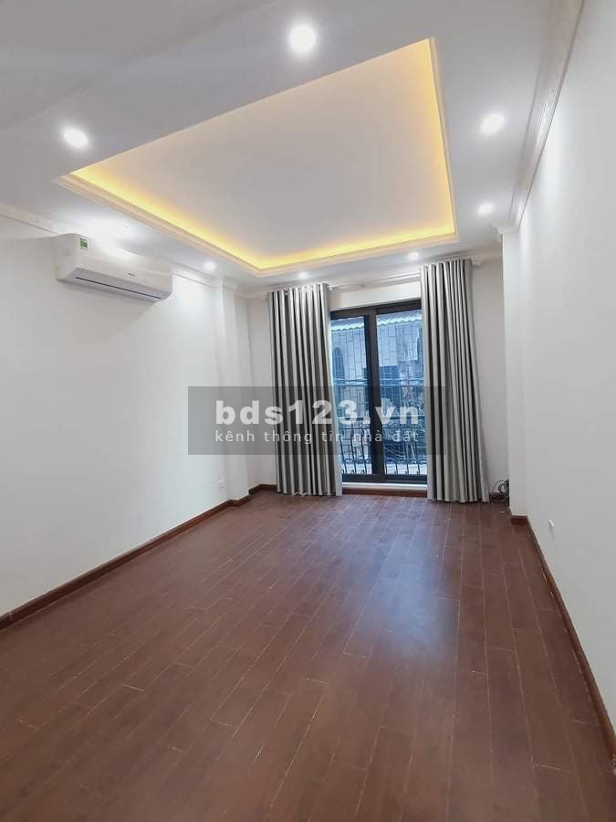 Bán nhà Dịch Vọng Hậu, diện tích 35m2, mặt tiền 3.5m, giá bán chỉ 3 tỷ
