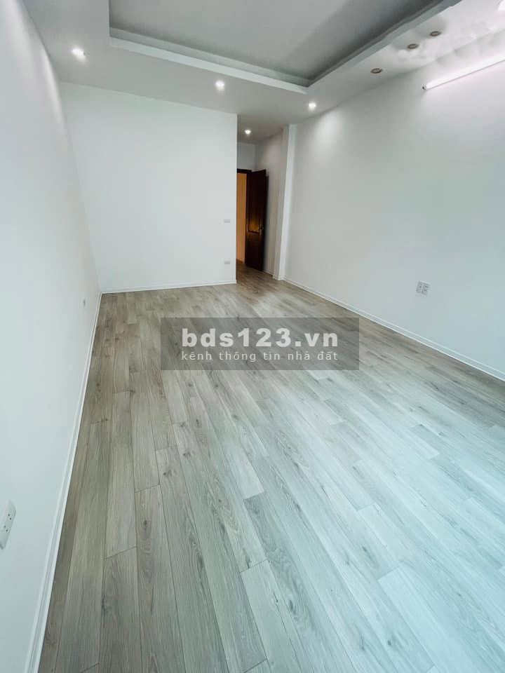 Định Công Hạ - Hoàng Mai chỉ nhỉnh 3 tỷ cách ô tô đỗ cổng 15 m đúc 5 tầng dt 32 m2