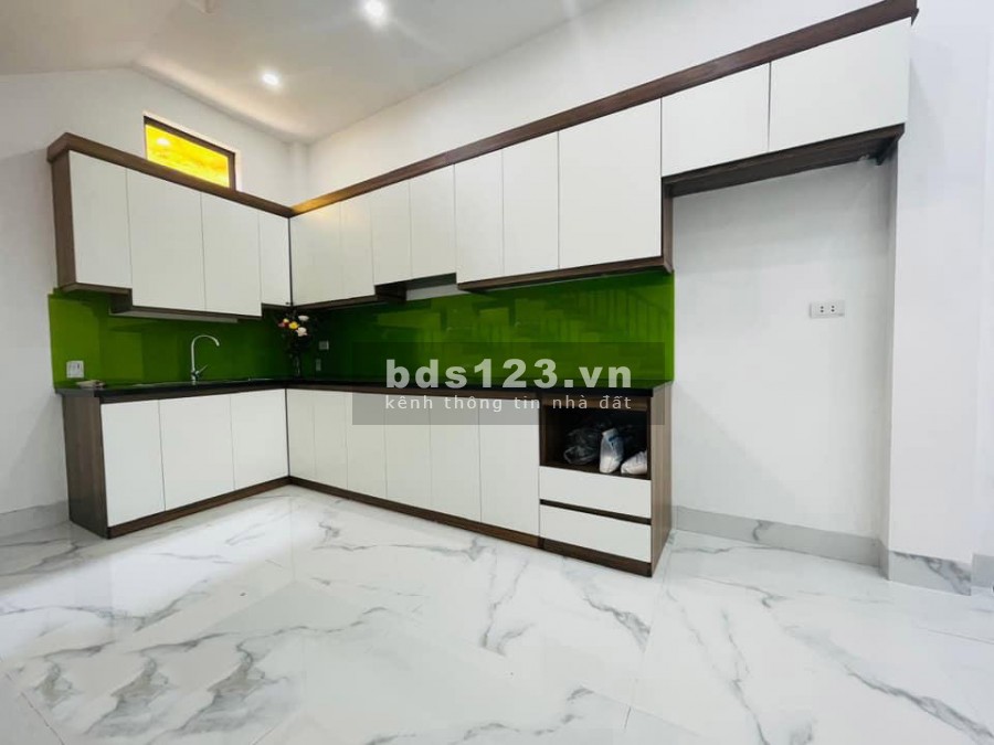 Định Công Hạ - Hoàng Mai chỉ nhỉnh 3 tỷ cách ô tô đỗ cổng 15 m đúc 5 tầng dt 32 m2