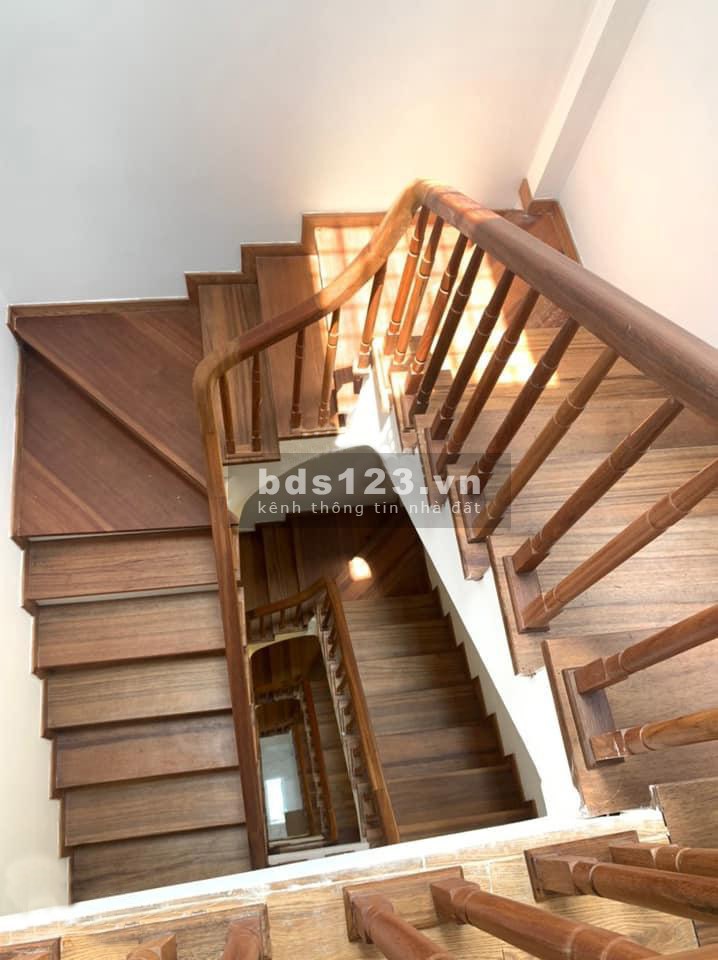 Định Công Hạ - Hoàng Mai chỉ nhỉnh 3 tỷ cách ô tô đỗ cổng 15 m đúc 5 tầng dt 32 m2