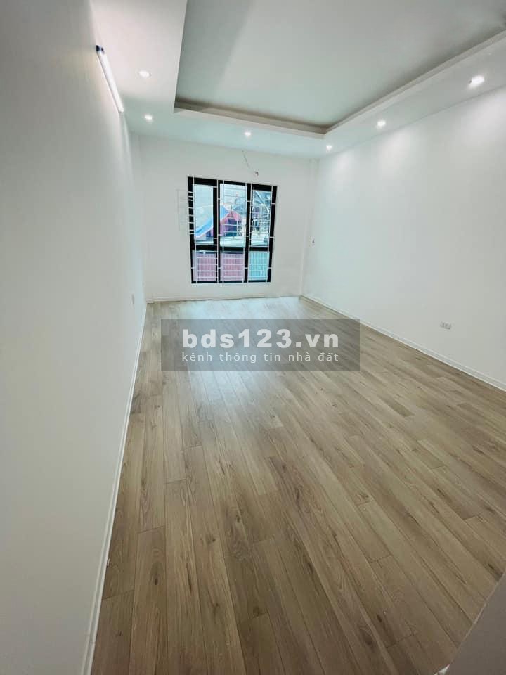 Định Công Hạ - Hoàng Mai chỉ nhỉnh 3 tỷ cách ô tô đỗ cổng 15 m đúc 5 tầng dt 32 m2