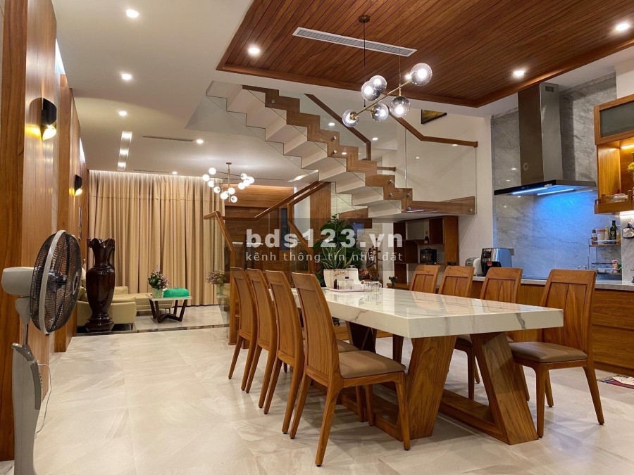 Nhà đẹp phố Tây Sơn dt 56m2, diện tích rộng, phong cách Châu Âu, 1 bước ra phố giá rẻ