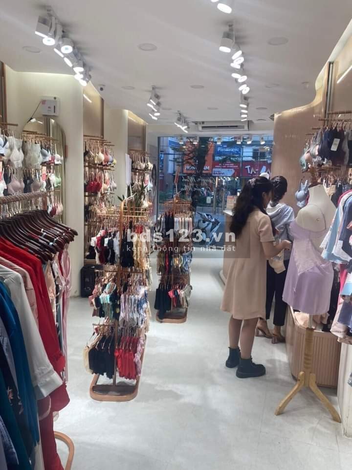 Bán nhà nguyên căn mặt phố Cầu Giấy, 4 tầng mặt tiền 3.6m, giá bán 24 tỷ