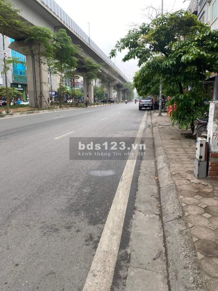 Bán nhà nguyên căn mặt phố Cầu Giấy, 4 tầng mặt tiền 3.6m, giá bán 24 tỷ