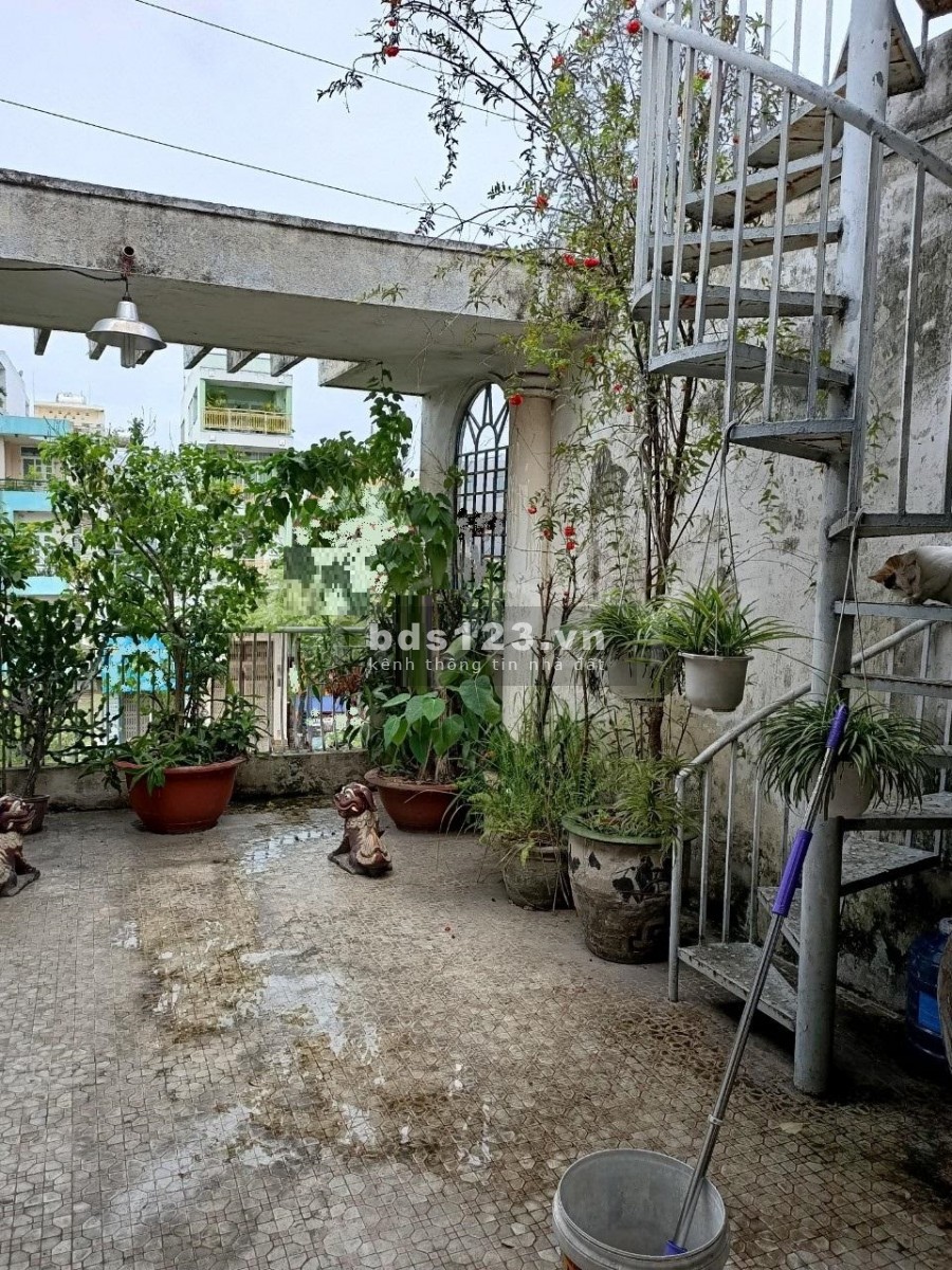 Bán nhà nguyên căn mặt tiền đường lớn Quận 11, dt 4mx20m, 3 tấm, vuông vức phong thuỷ tốt