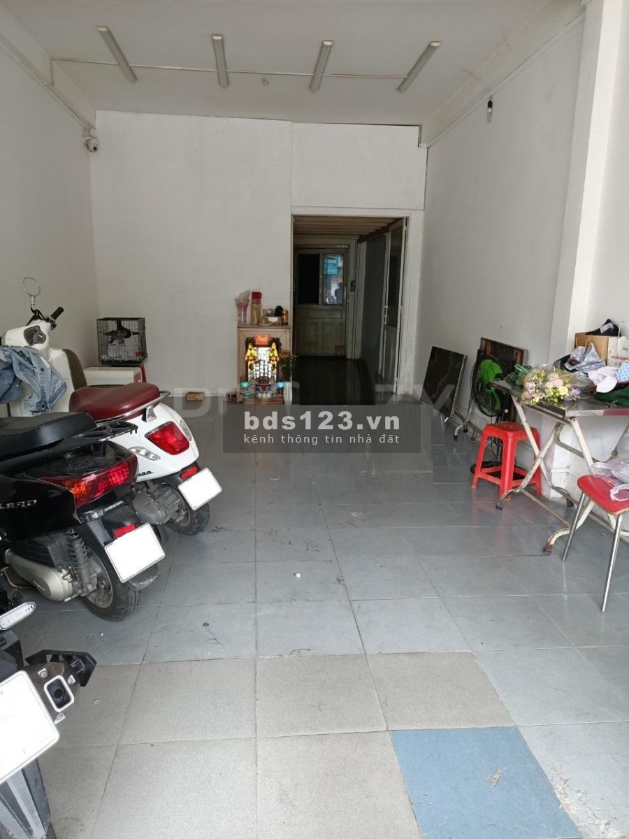 Bán nhà nguyên căn mặt tiền đường lớn Quận 11, dt 4mx20m, 3 tấm, vuông vức phong thuỷ tốt