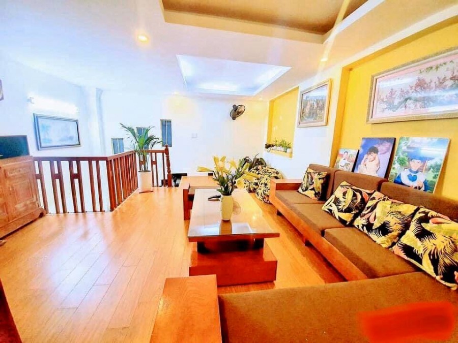 Bán nhà Lê Trọng Tấn, Hoàng Mai diện tích 32m2, giá 3.6 tỷ. Nhà đẹp, ôtô đỗ cổng