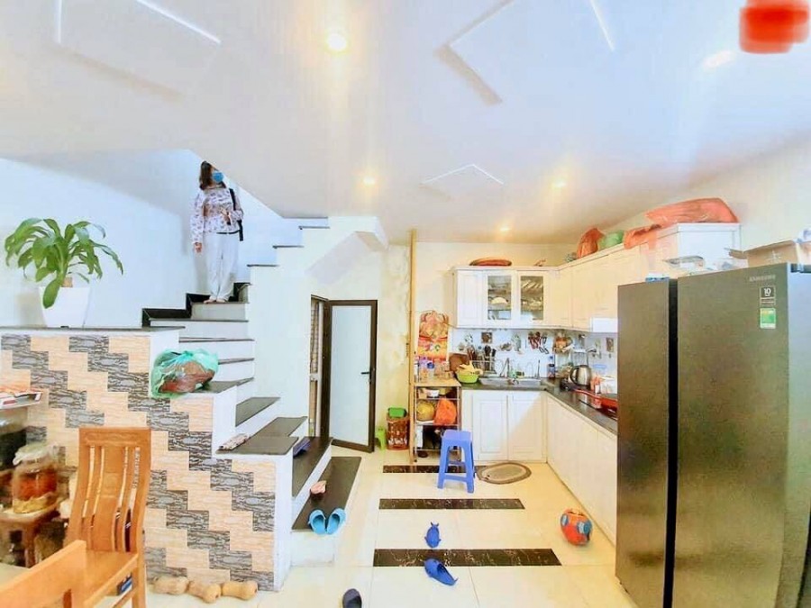 Bán nhà Lê Trọng Tấn, Hoàng Mai diện tích 32m2, giá 3.6 tỷ. Nhà đẹp, ôtô đỗ cổng