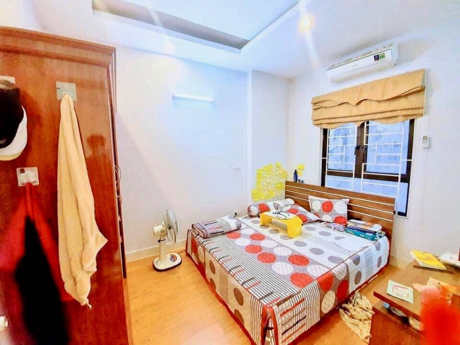 Bán nhà Lê Trọng Tấn, Hoàng Mai diện tích 32m2, giá 3.6 tỷ. Nhà đẹp, ôtô đỗ cổng