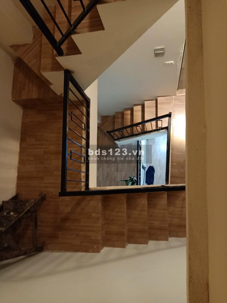 Bán nhà ngõ 105 phố Tôn Đức Thắng, mặt tiền 7m, nhà xinh tiền nhỏ giá chỉ 2.3 tỷ