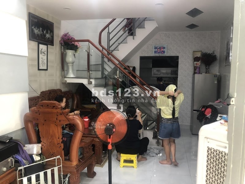 Nhà bán dt 43m2, 1 lầu, giá bán 4,8 tỷ đường Trần Văn Quang, phường 10, Q.Tân Bình