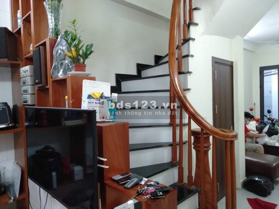Cần bán nhà Quận Hà Đông, gần trung tâm thương mại Xa La, nguyên căn 3 phòng, 3 tầng