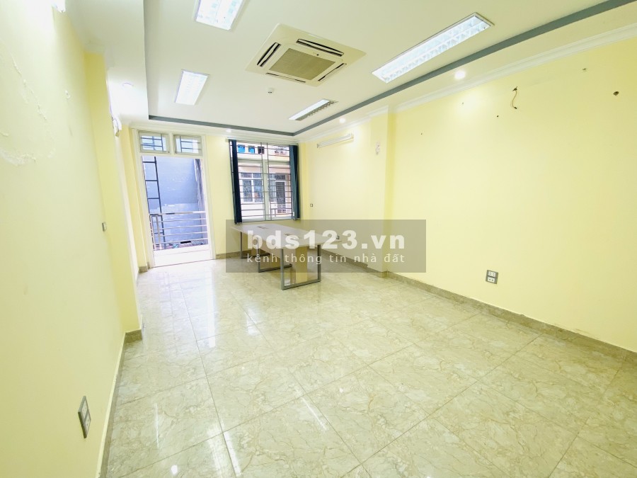 Còn duy nhất 1 văn phòng dt 302m tại 75 Nguyễn Xiển, tiện ích đủ lh 0974 352 961