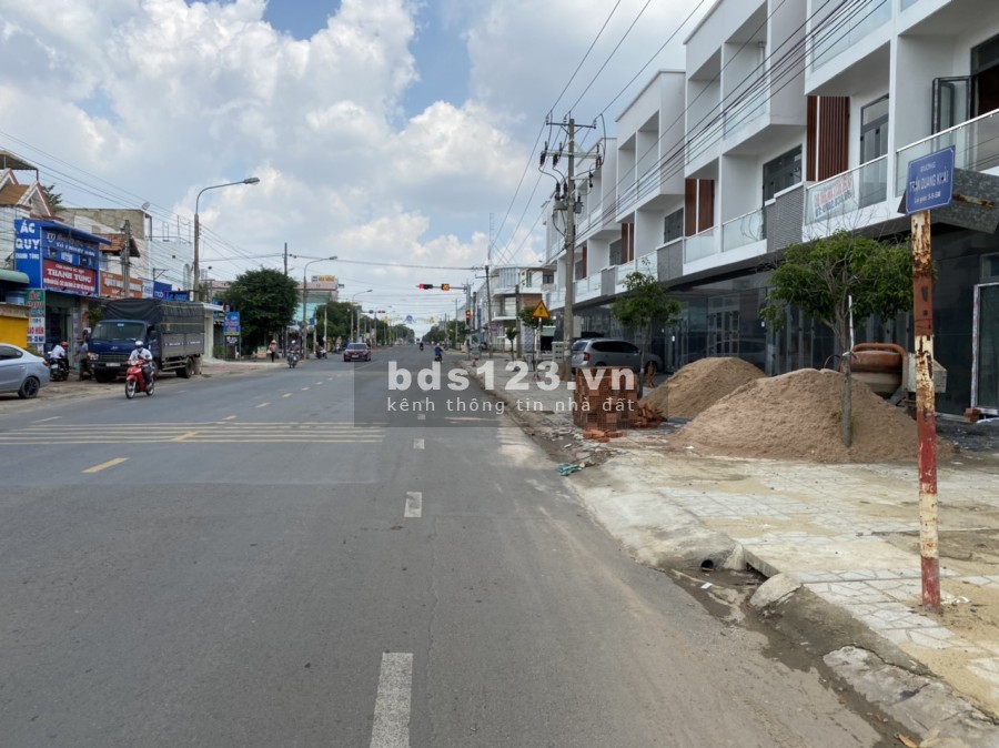 Bán gấp nhà mới diện tích 100m2 tại mặt tiền 30/4 thị trấn Trảng Bom giá bán 5 tỷ