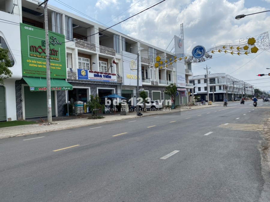 Bán gấp nhà mới diện tích 100m2 tại mặt tiền 30/4 thị trấn Trảng Bom giá bán 5 tỷ